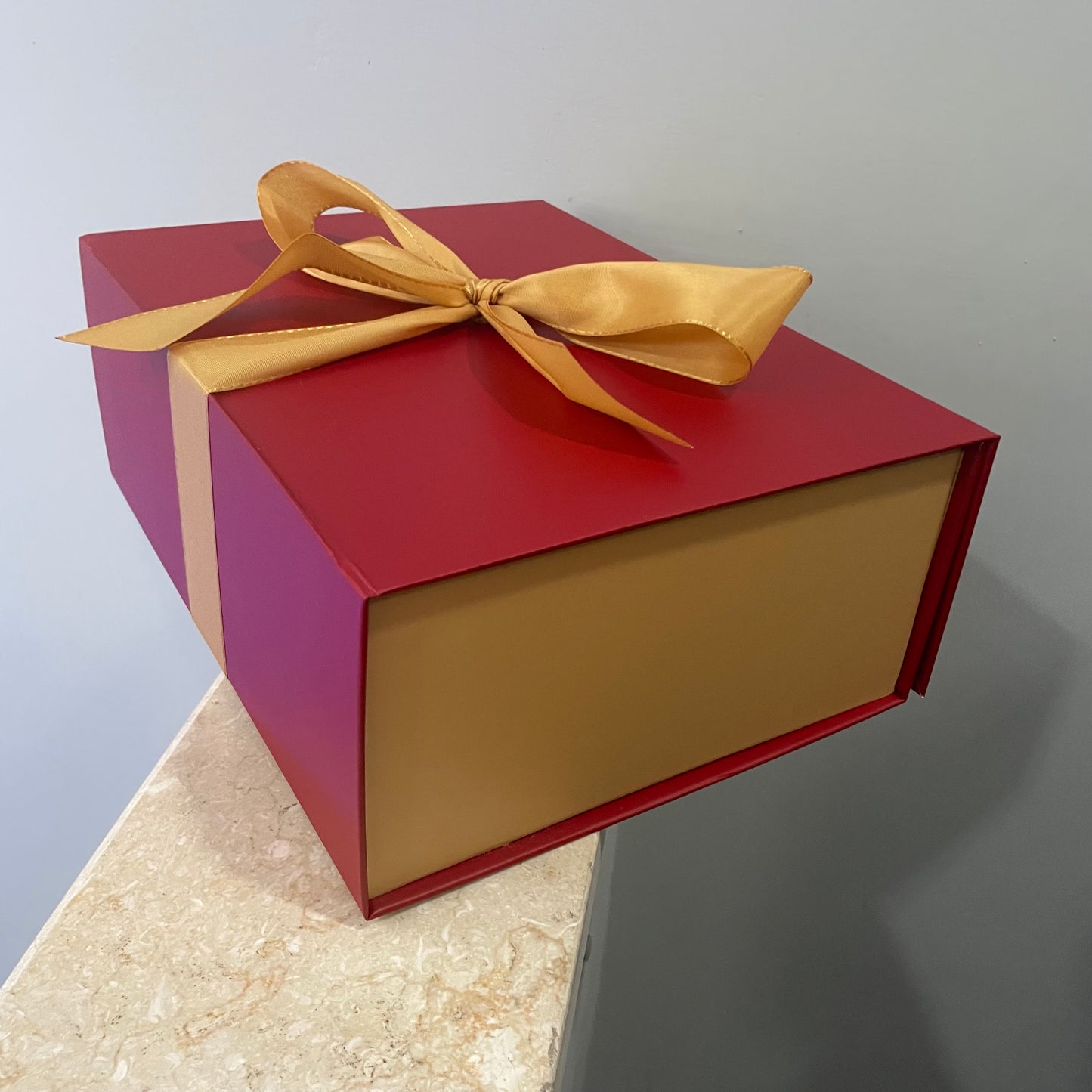 Box regalo colorata con fiocco | Due varianti disponibili