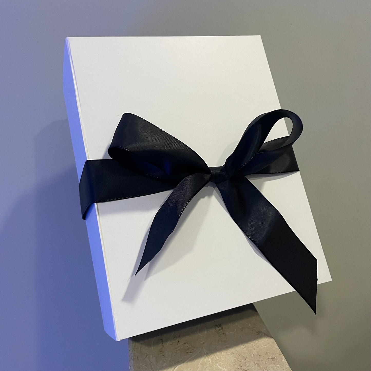 Box regalo colorata con fiocco | Due varianti disponibili