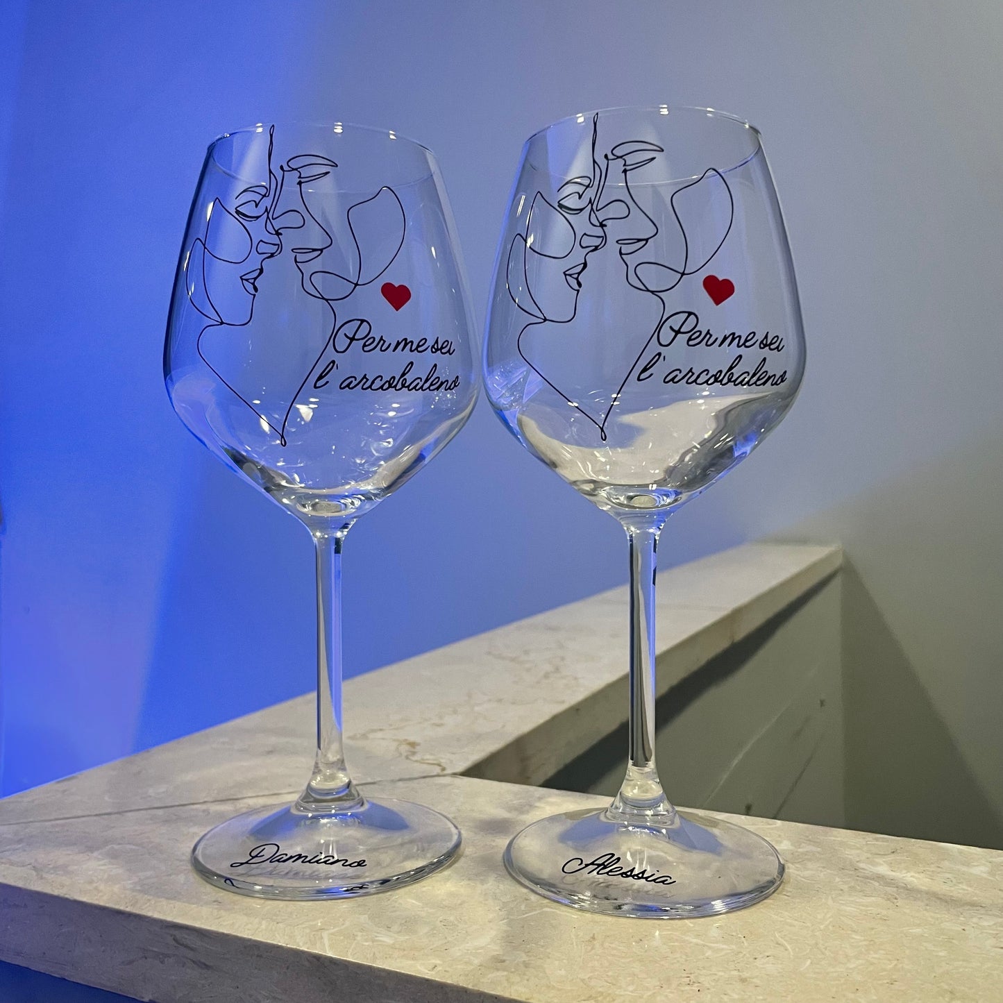 AMAVEL Set 2 Calici da Spumante con Incisione Colombe Personalizzati con Nomi e Data Bicchieri per Sposi Flute da Champagne Idee Regalo Matrimonio Anniversario AMAVEL Set 2 Calici da Spumante con Incisione Colombe Personalizzati con Nomi e Data Bicchieri per Sposi Flute da Champagne Idee Regalo Matrimonio Anniversario