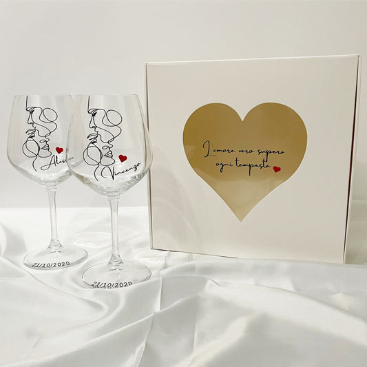 Set di bicchieri da vino personalizzati con nome del cuore 2 bicchieri nel  set Personalizza con un nome su ogni bicchiere Perfetto per matrimonio,  anniversario -  Italia